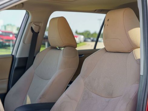 Used 2019 Toyota RAV4 XLE w/ Convenience Package FWD image 23