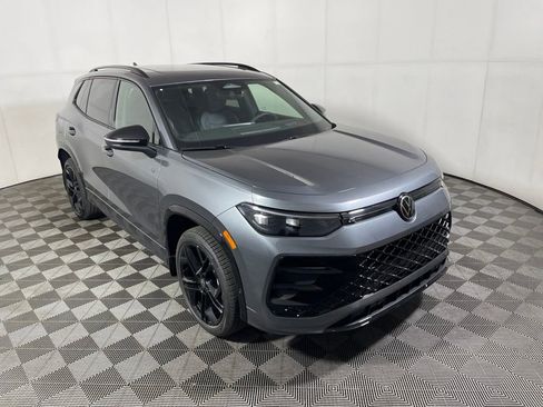 New 2026 Volkswagen Tiguan SE R-Line AWD/4WD image 1