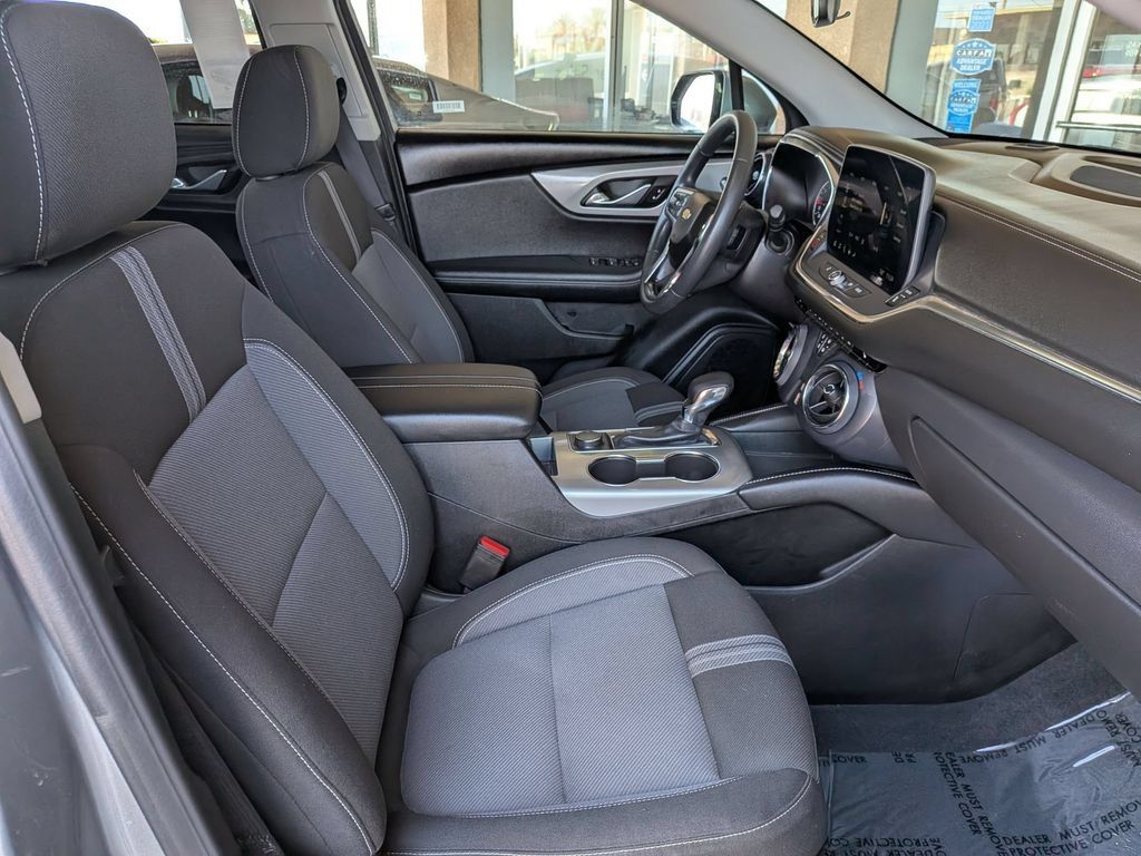 Used 2025 Chevrolet Blazer LT FWD image 30