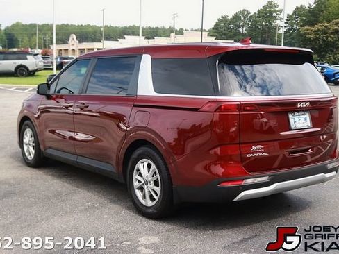 Certified 2024 Kia Carnival LX FWD image 5