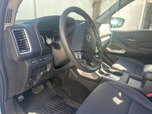 Used 2022 Nissan Frontier SV image 14