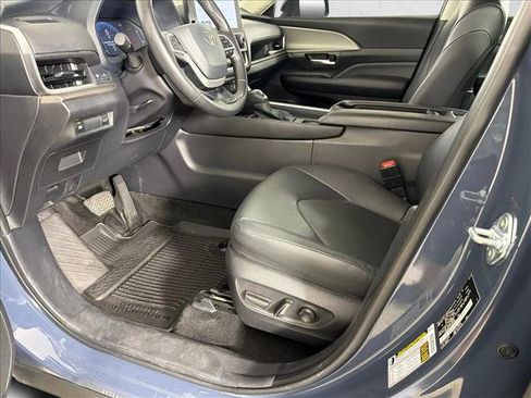 Used 2025 Toyota Grand Highlander AWD image 9