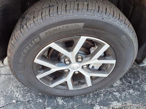 Certified 2024 Jeep Grand Cherokee Limited image 5