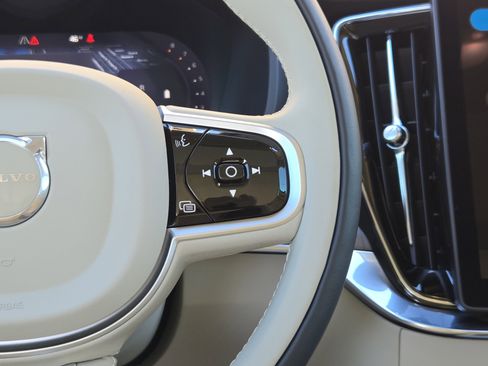 Used 2026 Volvo XC90 B6 Ultra image 40