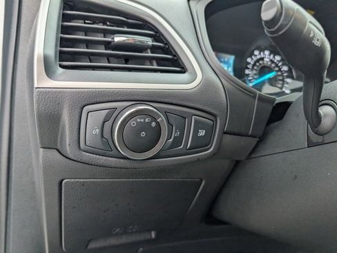 Used 2023 Ford Edge SEL image 9