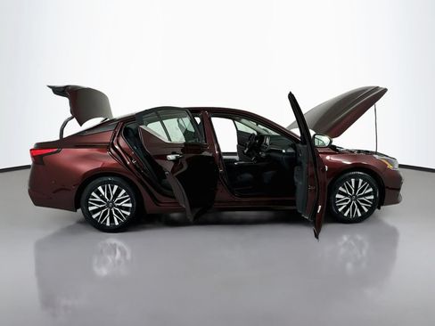 Used 2024 Nissan Altima 2.5 SV FWD image 20