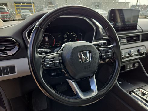 Used 2024 Honda Pilot Touring image 17