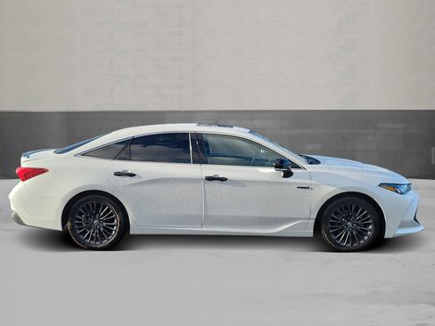 Used 2020 Toyota Avalon XSE image 3
