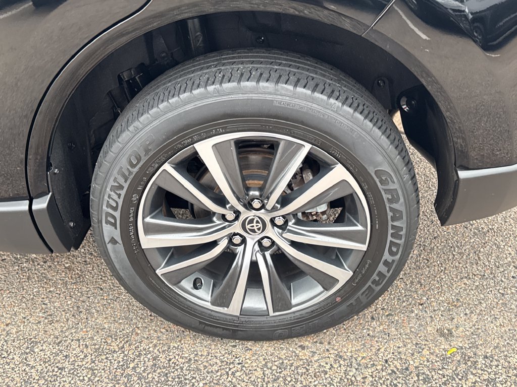 Used 2023 Toyota Venza LE AWD/4WD image 42