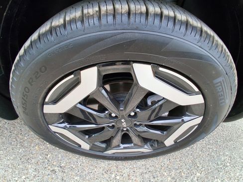 Used 2023 Kia Telluride EX w/ EX Captain's Chair Package image 7