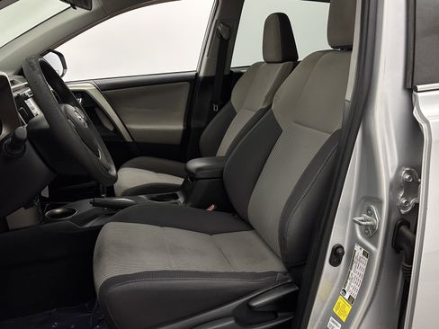 Used 2015 Toyota RAV4 XLE image 19