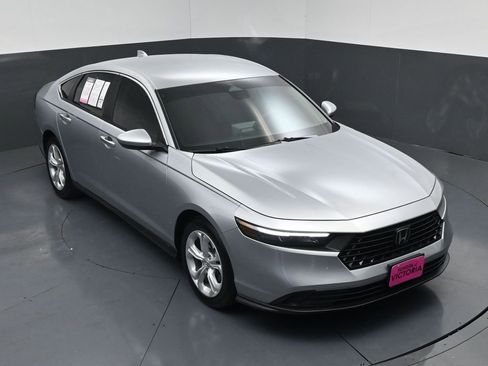 Used 2025 Honda Accord LX image 14