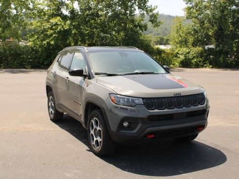 Used 2022 Jeep Compass Trailhawk w/ Trailhawk Convenience Group AWD/4WD image 2