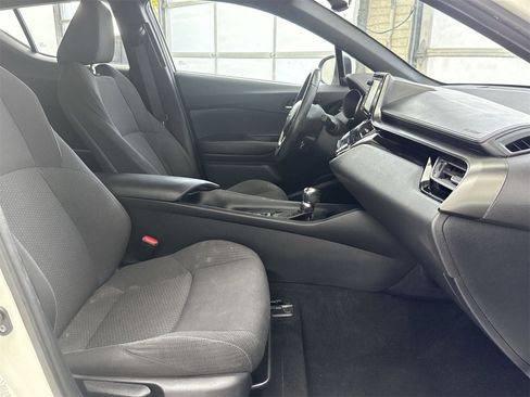 Used 2018 Toyota C-HR XLE image 15