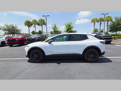 New 2026 Chevrolet Equinox EV LT w/ Midnight Package FWD image 19
