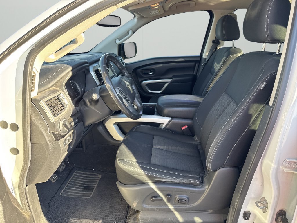 Used 2017 Nissan Titan SV AWD/4WD image 13