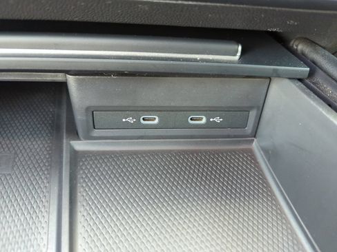 Used 2024 Volkswagen Atlas Cross Sport SE FWD image 39