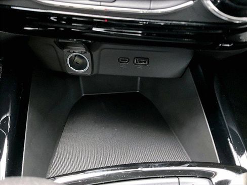Used 2024 Chevrolet Trax LT FWD image 26
