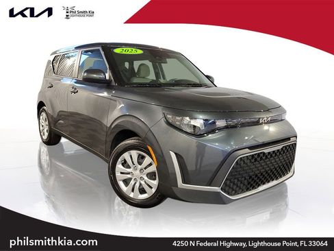 Used 2025 Kia Soul LX FWD image 1