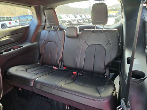 New 2026 Chrysler Pacifica Select image 12