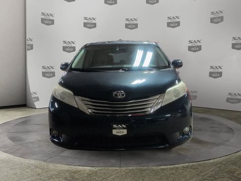 Used 2011 Toyota Sienna Limited image 9