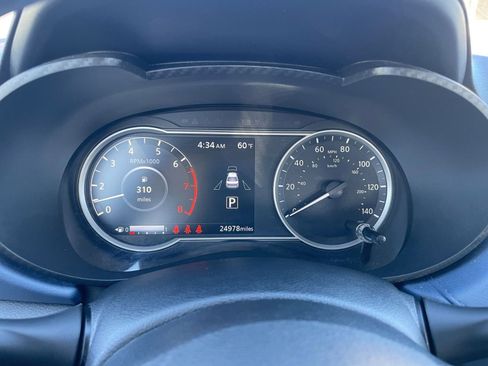 Used 2025 Nissan Versa SV image 43