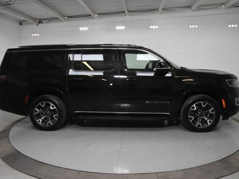 Used 2023 Jeep Wagoneer L Series III RWD image 5