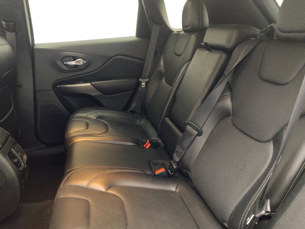Used 2019 Jeep Cherokee Limited FWD image 18
