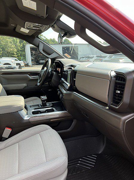 Used 2024 Chevrolet Silverado 1500 LT Trail Boss w/ Convenience Package II AWD/4WD image 14