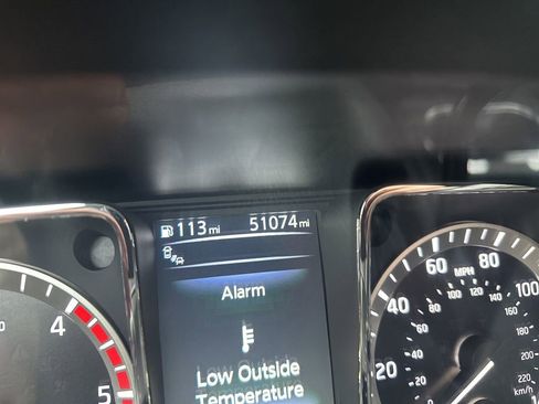 Used 2018 Nissan Titan SL w/ Midnight Edition image 25