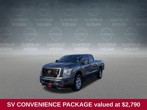 Used 2024 Nissan Titan SV w/ SV Convenience Package image 2