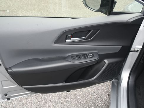 Certified 2025 Toyota Prius XLE FWD image 9