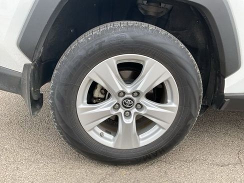 Used 2021 Toyota RAV4 LE image 11