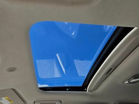 Used 2025 Hyundai Venue SEL FWD image 25