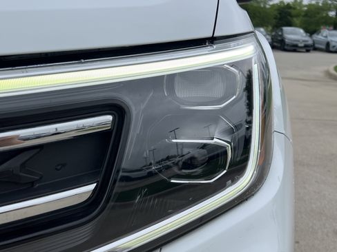 Used 2024 Volkswagen Atlas SE w/ Panoramic Sunroof Package FWD image 6
