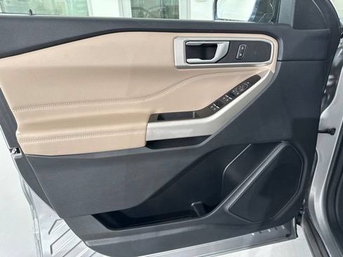 Used 2022 Ford Explorer XLT w/ Equipment Group 202A AWD/4WD image 20