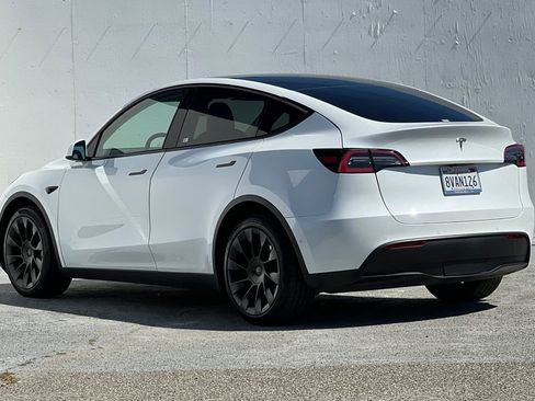 Used 2021 Tesla Model Y 2WD image 5