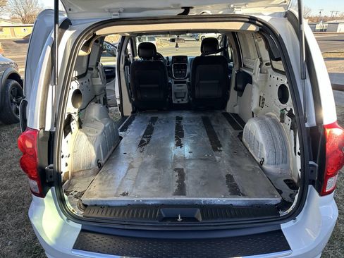 Used 2014 RAM C/V Tradesman image 12