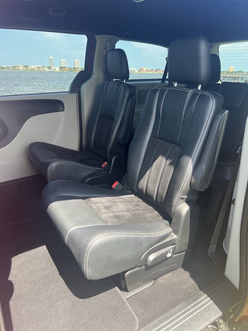 Used 2016 Dodge Grand Caravan SXT FWD image 15