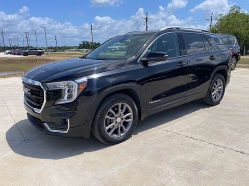Used 2023 GMC Terrain SLT w/ LPO, Floor Liner Package image 1