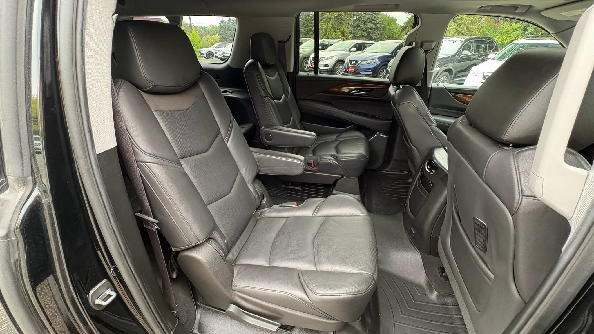 Used 2017 Cadillac Escalade ESV Premium Luxury AWD/4WD image 29