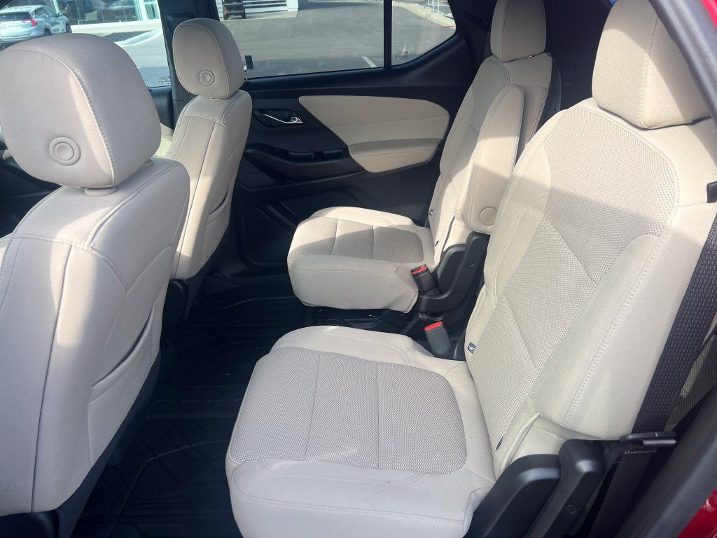 Used 2023 Chevrolet Traverse LT FWD image 13