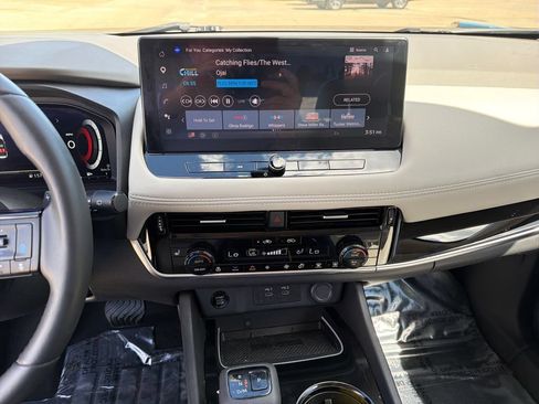 Used 2024 Nissan Rogue SL w/ SL Premium Package AWD/4WD image 18