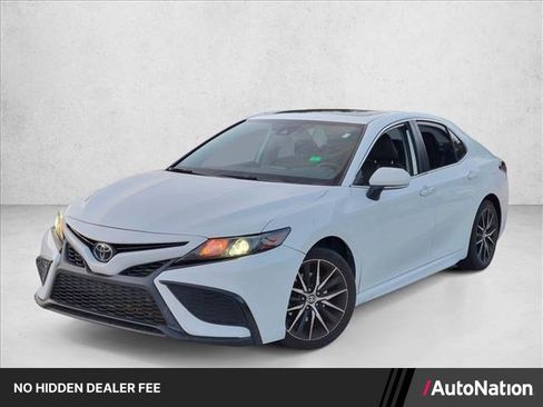 Certified 2022 Toyota Camry SE w/ Convenience Package FWD image 1