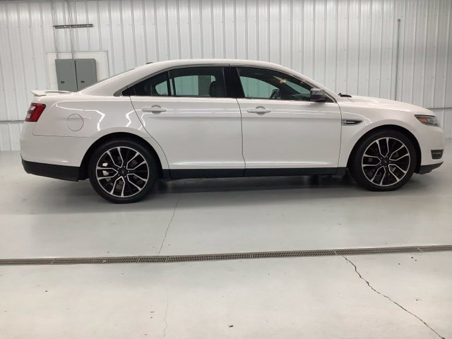 Used 2019 Ford Taurus Limited AWD/4WD image 7