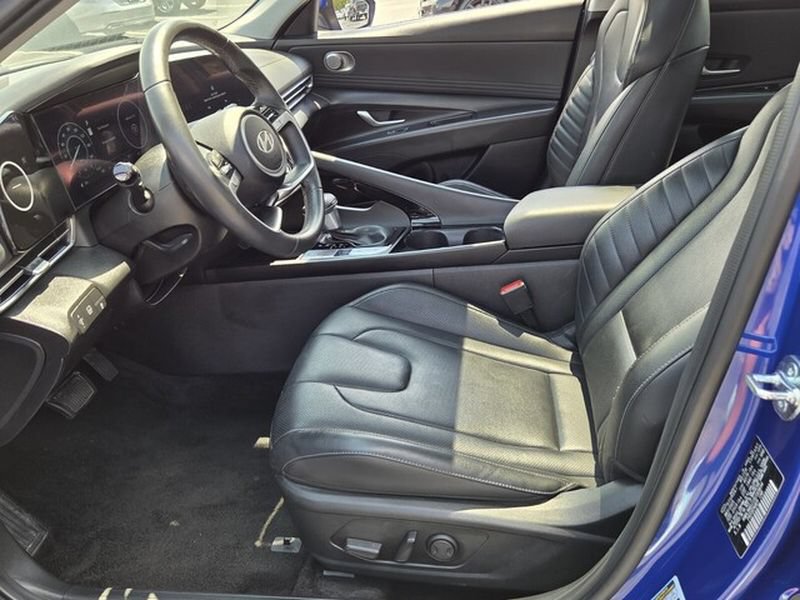 Used 2025 Hyundai Elantra Limited FWD image 10