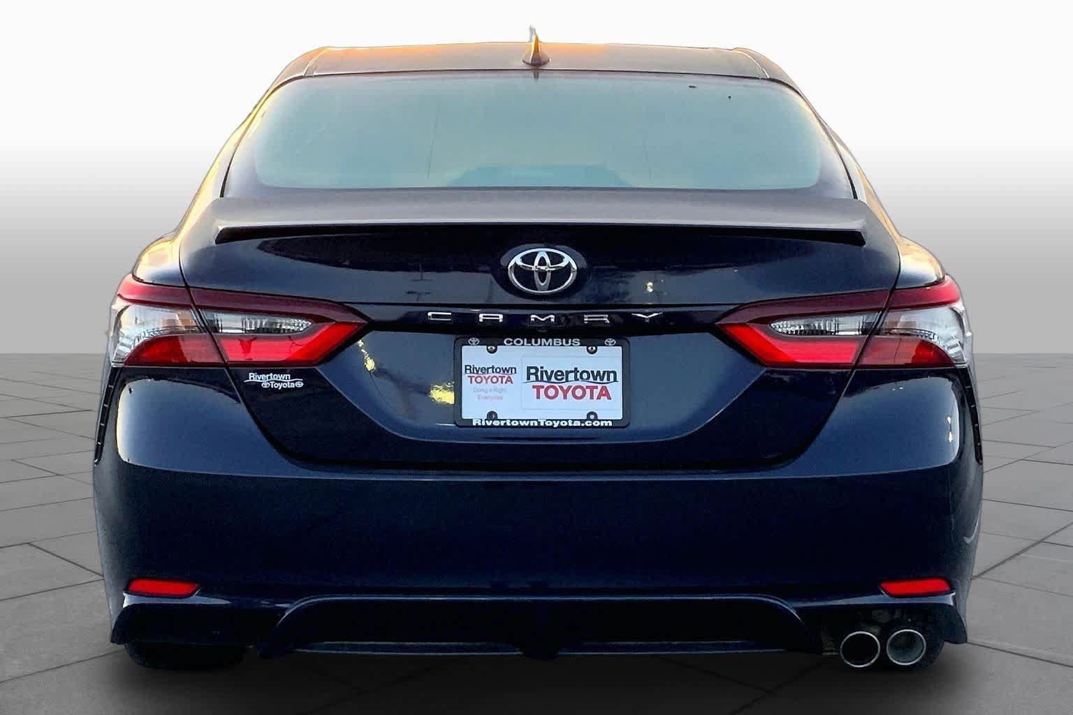 Used 2022 Toyota Camry SE w/ Convenience Package FWD image 5