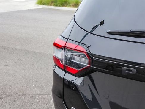 Used 2024 Honda Pilot Elite image 8