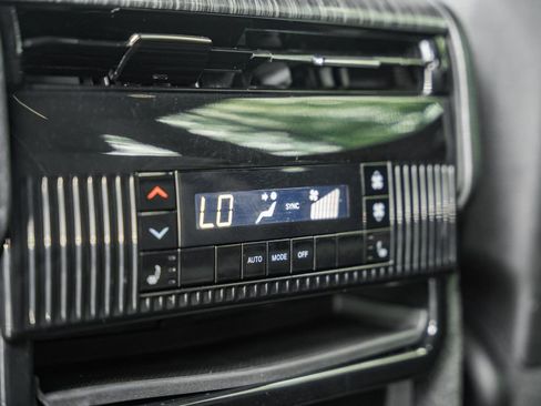 Used 2022 Jeep Wagoneer Series III image 38