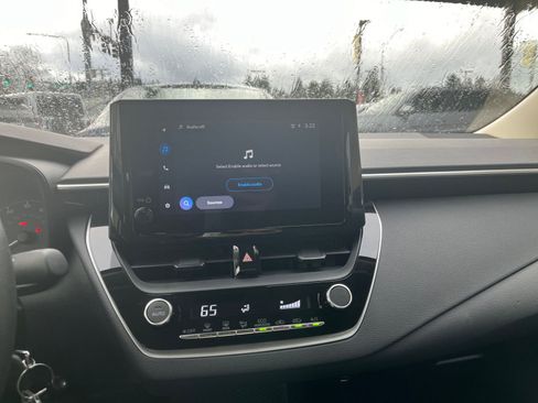 Used 2025 Toyota Corolla LE image 20